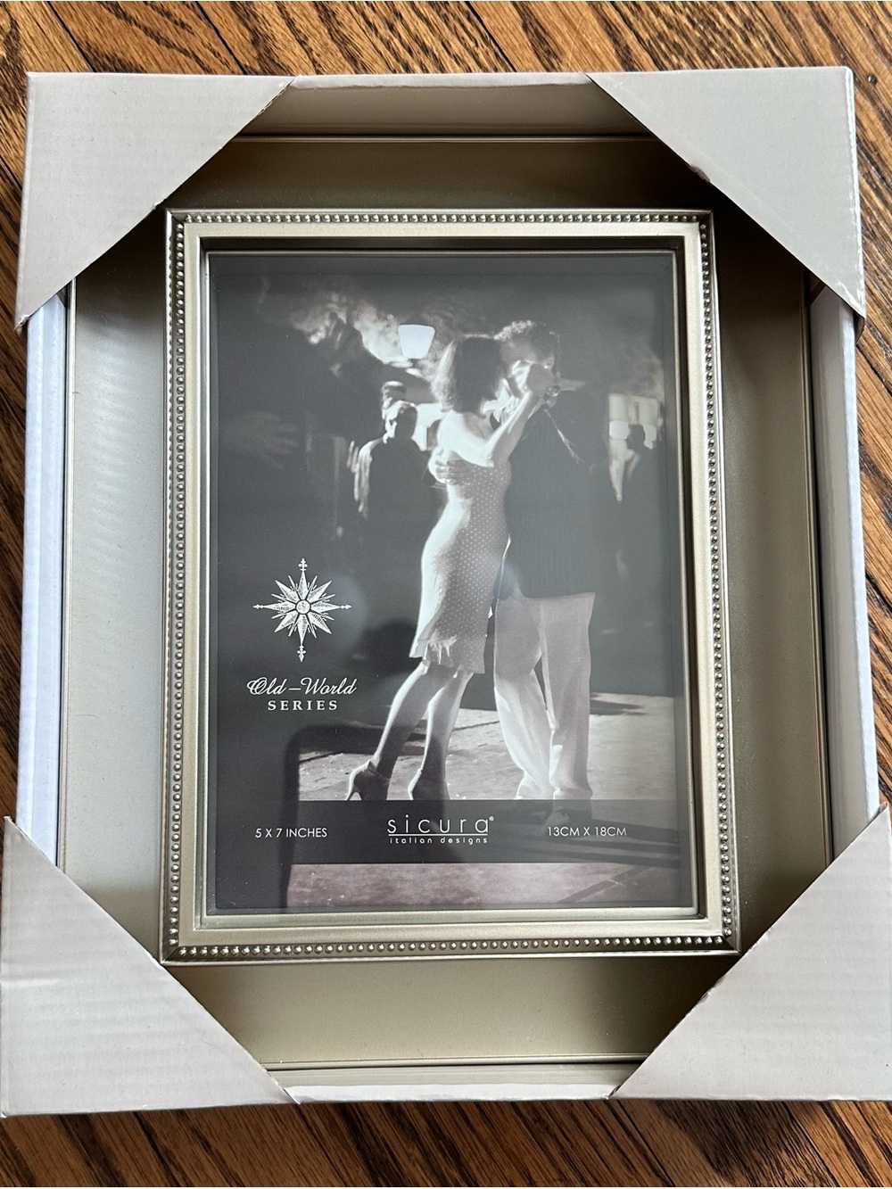 Old-World Series Picture Frame in Champagne